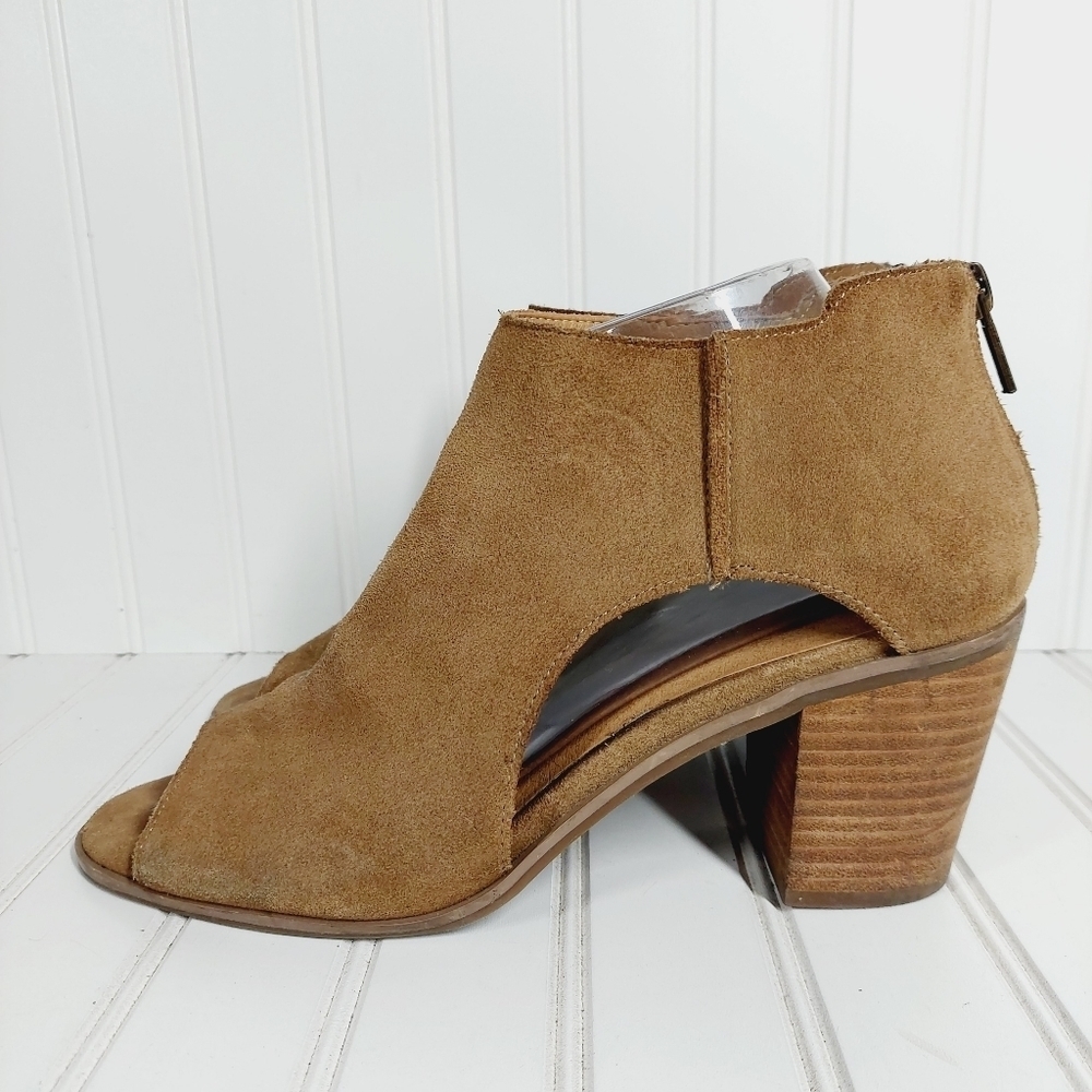 Lucky Brand KEIGHT Tan Suede Leather BOOTIE D185